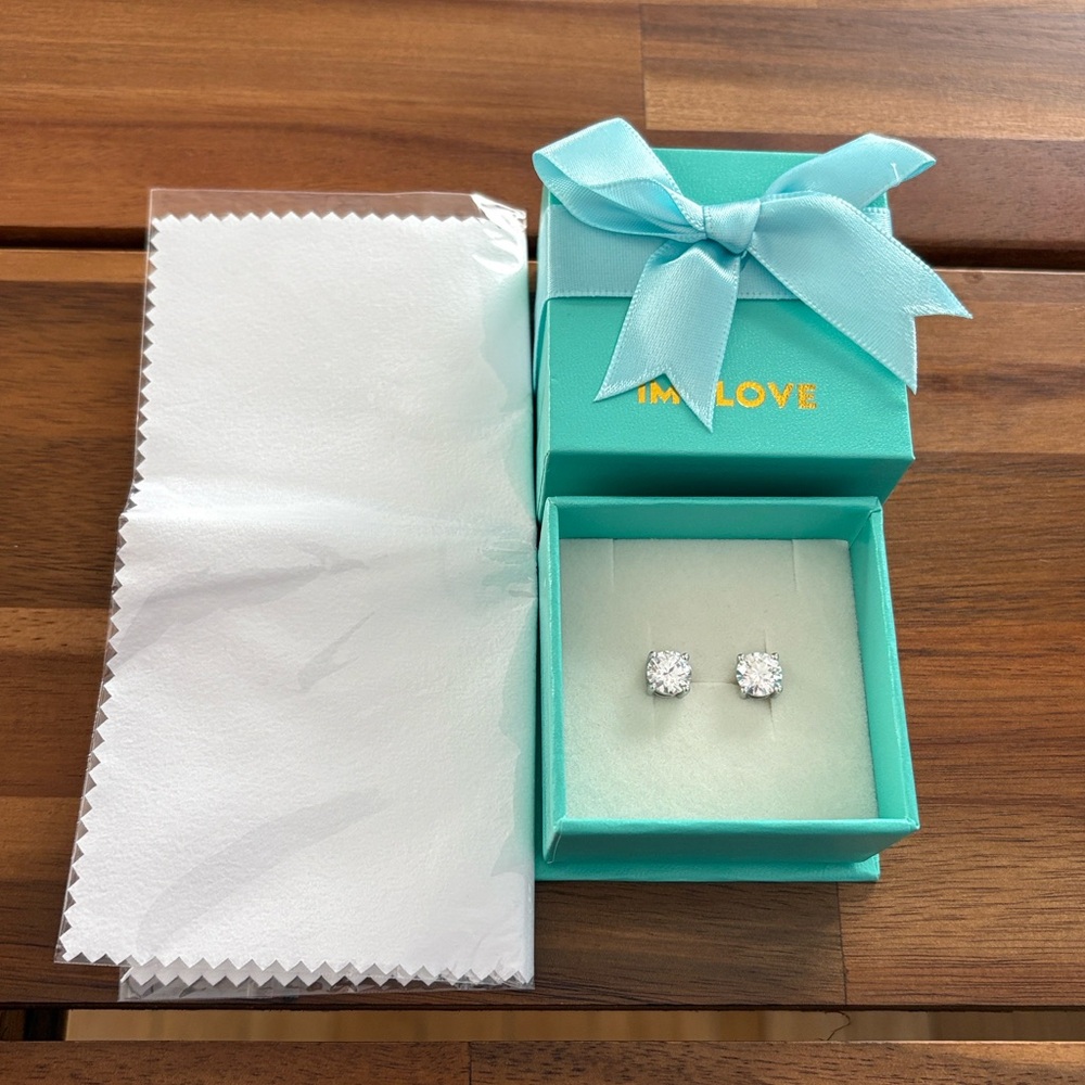 Moissanite Stud Earrings for Women in Sterling Silver Hypoallergenic 3CT D Color